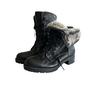 Clarks leather boots with fold down fur detail